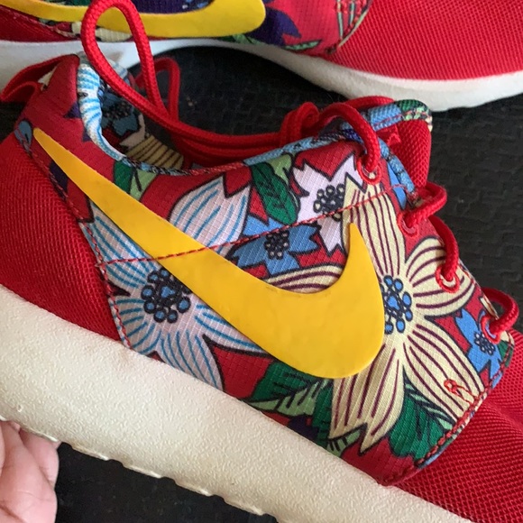 Nike Roche - Picture 2 of 5